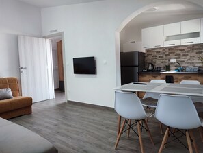 Apartemen Comfort | Makan di kamar