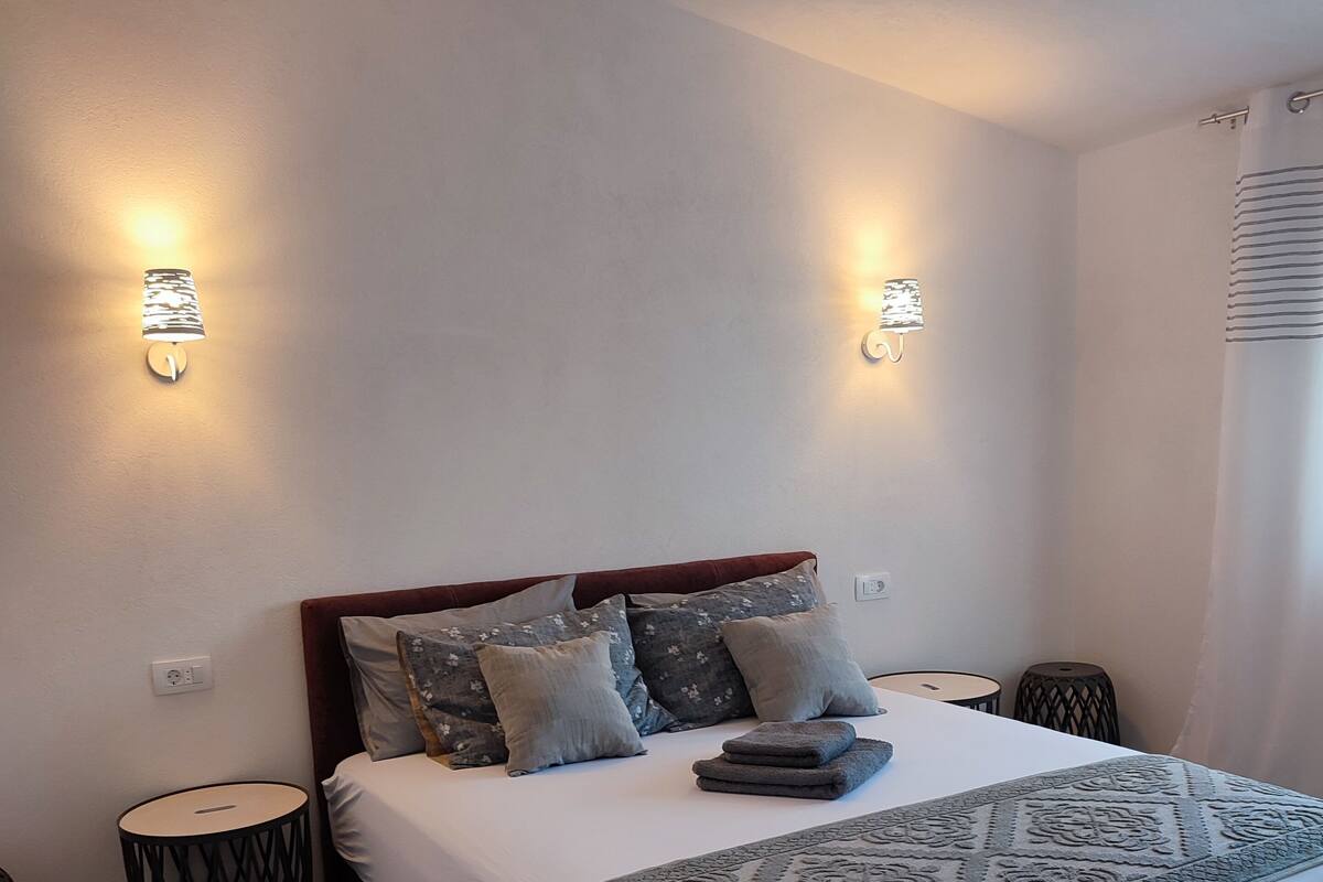Comfort Apartment | Hypo-allergenic bedding available, iron/ironing board (on request)