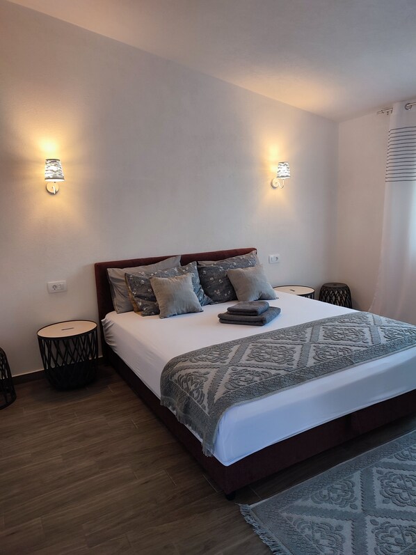 Apartemen Comfort | Seprai antialergi, setrika/meja setrika, dan Wi-Fi gratis