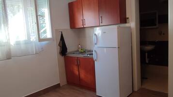 Economy Studio | In-room dining