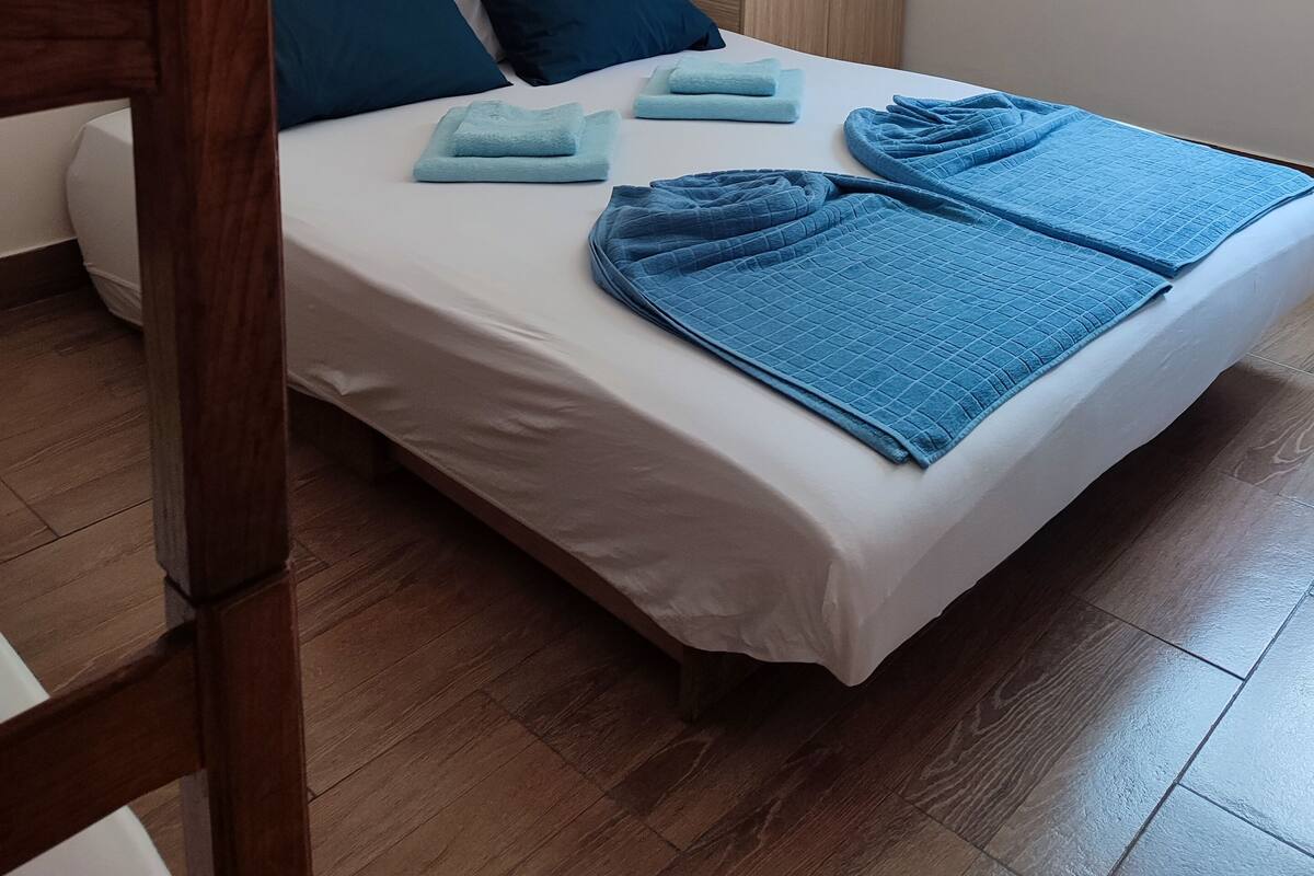 Economy Studio | Hypo-allergenic bedding available, iron/ironing board (on request)