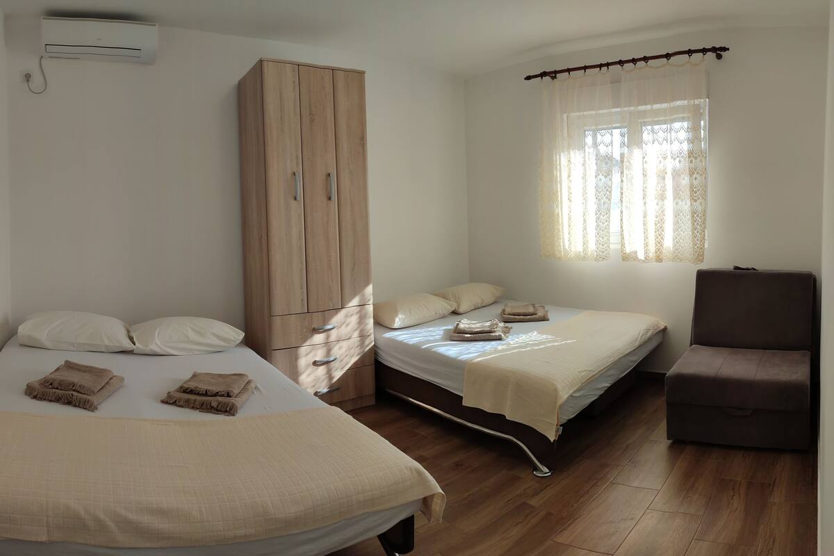 Comfort Studio Suite | Hypo-allergenic bedding available, iron/ironing board (on request)
