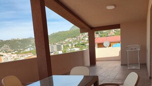Terrace/patio - Sayohat Apartments (Bar)