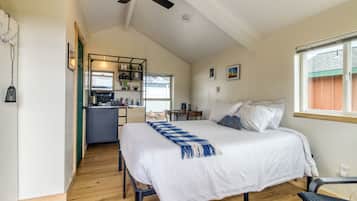 Free WiFi, bed sheets