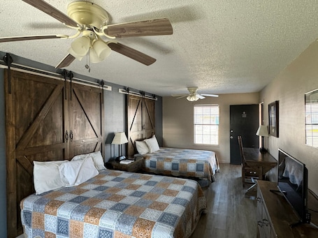 Family Double Room | Individually furnished, desk, iron/ironing board