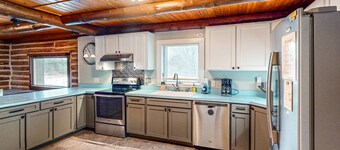 Relaxing dog-friendly water-view cabin with firepit, deck, grill, & full kitchen