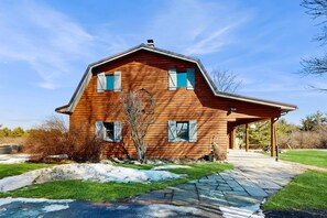 Unclassified image, 4 of 25, button - Relaxing dog-friendly water-view cabin with firepit, deck, grill, & full kitchen (Rock Stream)