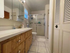 Towels, soap, toilet paper - Placid View Cottage (Lake Placid)