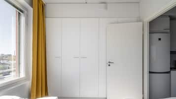 Căn hộ dành cho gia đình, 2 phòng ngủ, ban công | Tủ quần áo