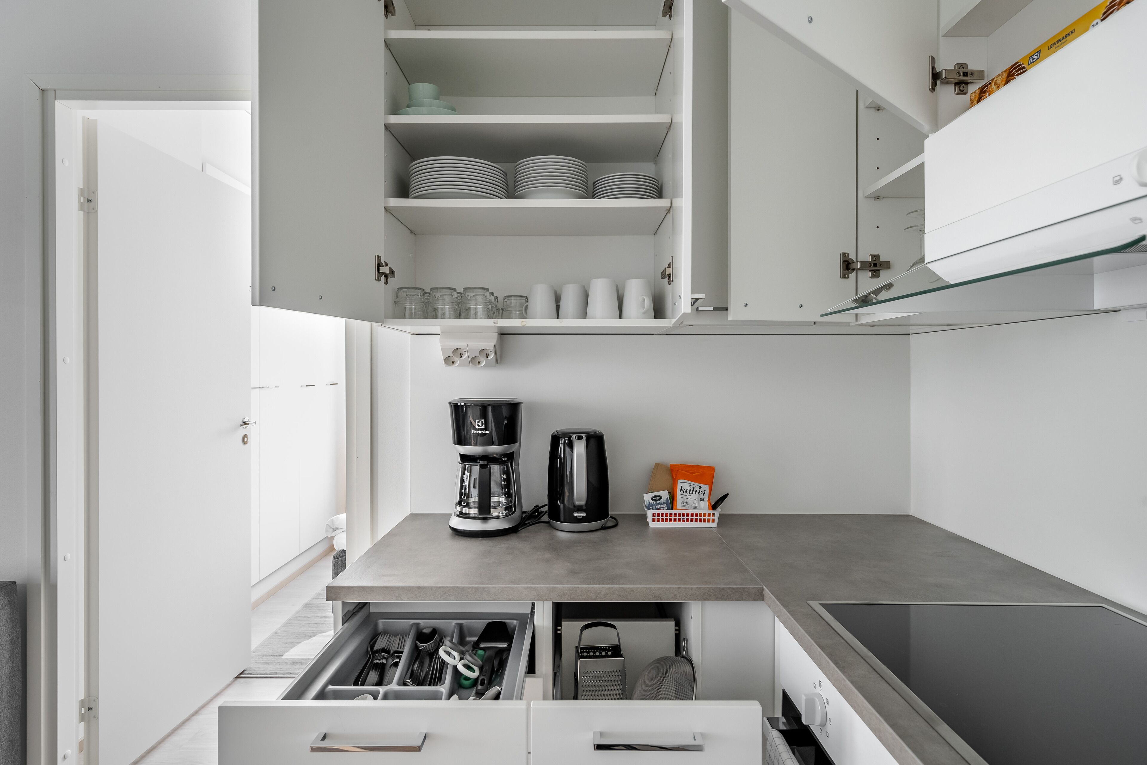 Standard Apartment, 3 Bedrooms, Balcony | Private kitchen | Full-sized fridge, microwave, oven, stovetop