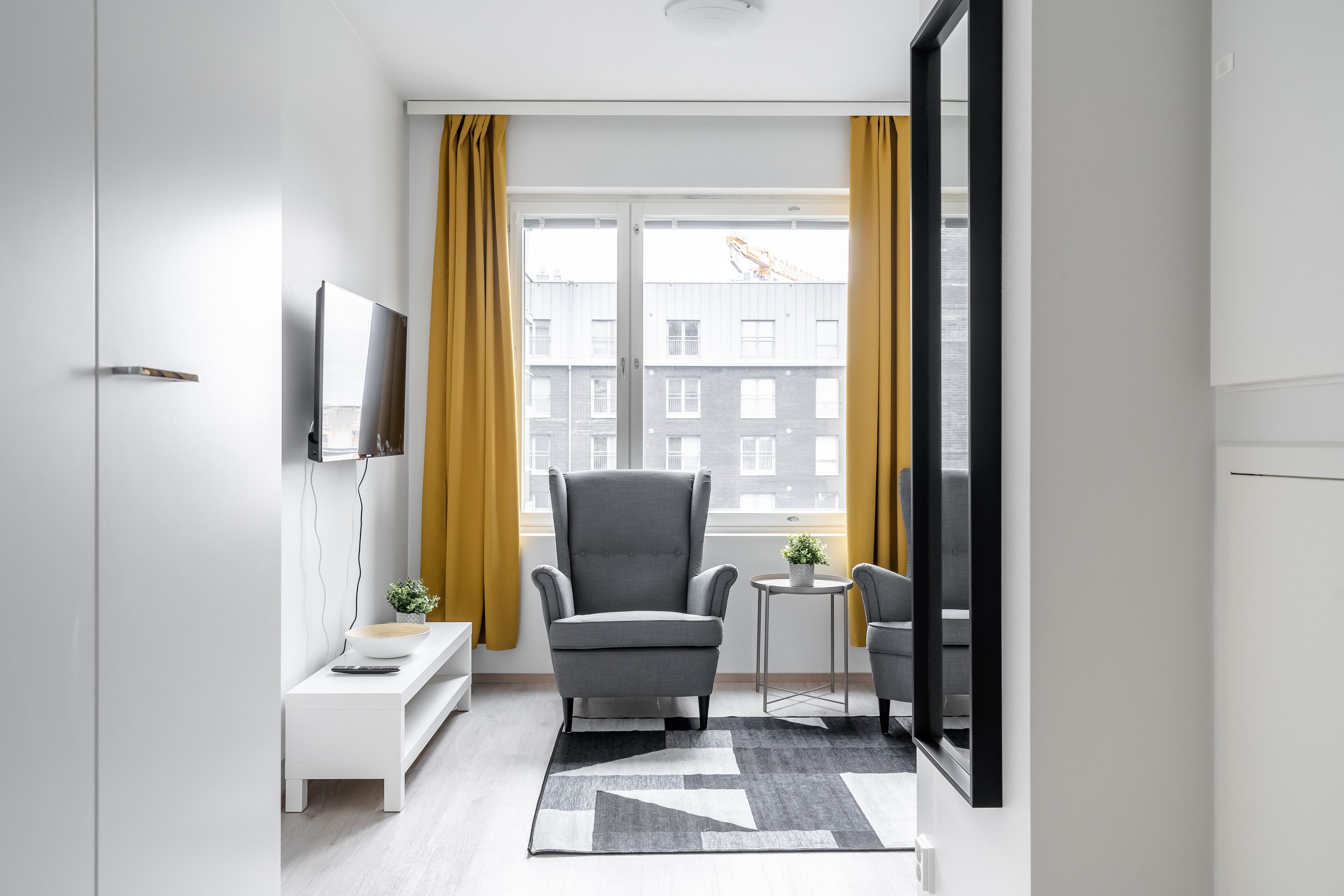 Apartamento estándar, 2 habitaciones, balcón | Zona de estar | Televisión de pantalla plana de 40 pulgadas con canales por cable