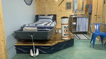 1 slaapkamer, een strijkplank/strijkijzer, gratis wifi, beddengoed
