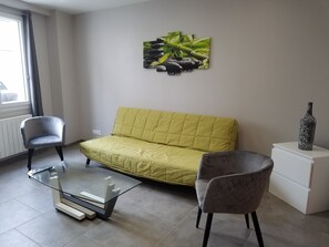 Flatscreentelevisie en een dvd-speler