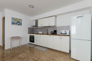 Fridge, microwave, oven, dishwasher