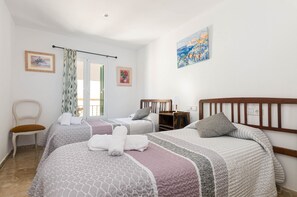 1 chambre, fer et planche à repasser, lit parapluie, Wi-Fi gratuit