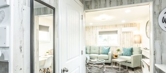 Adorable cottage with king Size bed and a short distance to WW University