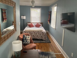 2 bedrooms, desk, iron/ironing board, free WiFi