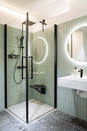 Executive Apartment | Bathroom - Urban Jungle Apartments (Vienna)