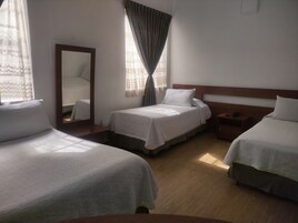 Caja de seguridad en la habitación, cortinas blackout y wifi gratis 