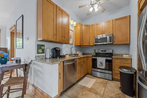 Downtown Manteo Studio - 12 minutes to OBX beaches!