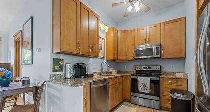 Downtown Manteo Studio - 12 minutes to OBX beaches!