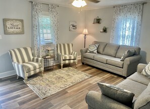 Smart TV - Creekside Retreat on 80 Acres- Hike, Fish & Relax (Lansing)