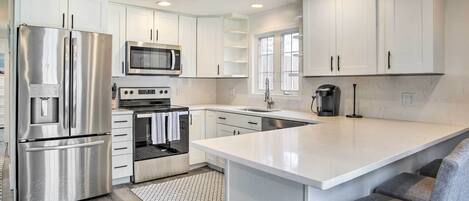Cookware/dishes/utensils