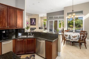 Interior - Beautiful Resort Style Oasis - Private Golf Community. Tons of social amenities. (La Quinta)