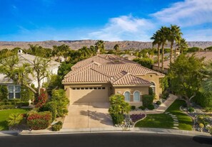 Exterior - Beautiful Resort Style Oasis - Private Golf Community. Tons of social amenities. (La Quinta)