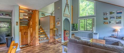 Smart TV, fireplace
