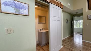 Deluxe Apartment, 2 Bedrooms, Sea View | Bathroom