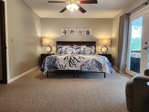 3 室のベッドルーム、デスク、アイロン / アイロン台、旅行用ベビーベッド