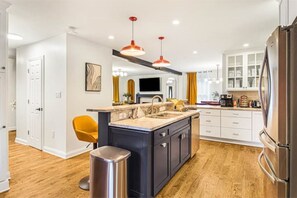 Fridge, microwave, oven, stovetop - Pet-Friendly, Sauna, Hot Tub, Game Room, Two Firepits, Sleeps 12 (Asheville)