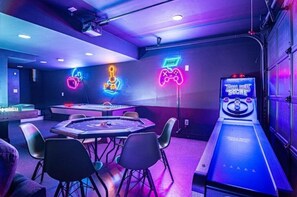 Game room - Pet-Friendly, Sauna, Hot Tub, Game Room, Two Firepits, Sleeps 12 (Asheville)