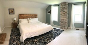 3 quartos, escrivaninha, ferros/tábuas de passar roupa, berço de viagem