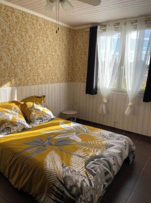 2 chambres, fer et planche à repasser, Wi-Fi gratuit, draps fournis