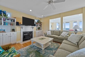 Smart TV - 5BR Oceanfront Home on North Topsail Sleeps 15 - Pool & Hot Tub (North Topsail Beach)