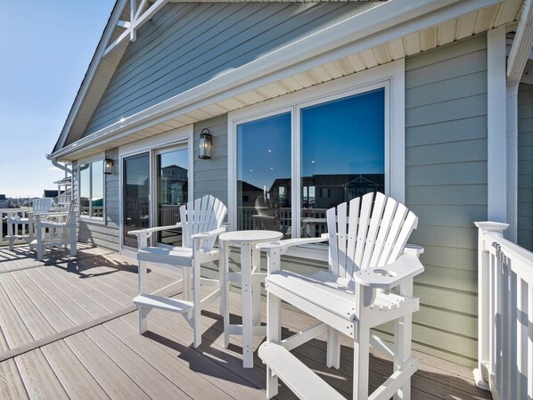 Terrace/patio - 5BR Ocean View House on North Topsail Beach - Pool (North Topsail Beach)