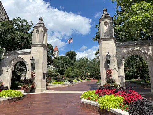 Quiet Boho Garden Bungalow | Walk to Downtown & Indiana University