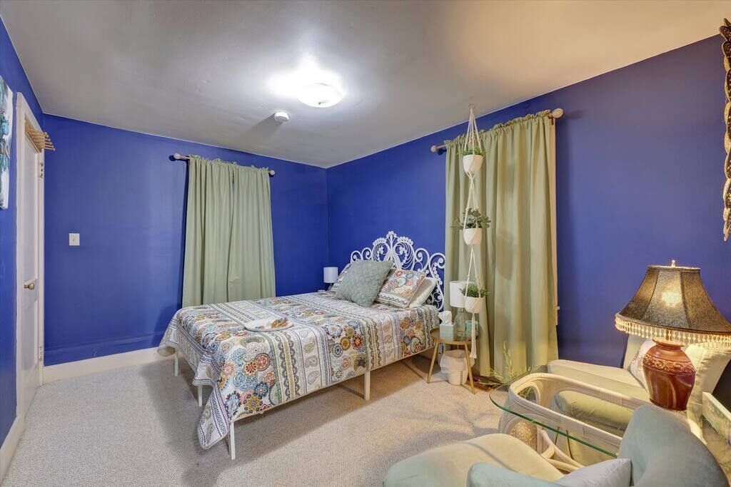 2 bedrooms, desk, iron/ironing board, travel crib