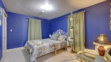 2 bedrooms, desk, iron/ironing board, travel crib