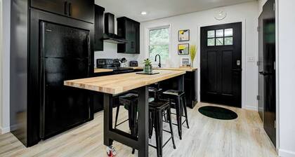 Sweet Spot on Swain | Modern 3 BR just 5 blocks to IU Campus
