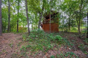 Property grounds - OakLeaf: Sleep 5, Tiny Cabin, Pets, Near Park/Lake (Broken Bow)