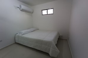 Economy Double Room | Hypo-allergenic bedding, free WiFi, bed sheets - Ayenda Brisas del Rio (Barranquilla)