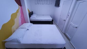 Hypo-allergenic bedding, free WiFi, bed sheets