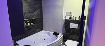 Small apartment with whirlpool bath + sauna