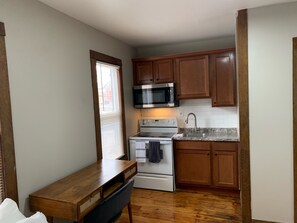 Frigorífic, microones, forn i placa de cuina 