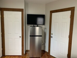 Interior - 1 mile from Strong URMC, Downtown Rochester Micro Studio Tiny House Apartment (Rochester)