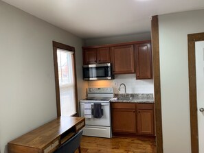 Fridge, microwave, oven, stovetop - 1 mile from Strong URMC, Downtown Rochester Micro Studio Tiny House Apartment (Rochester)