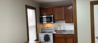 1 mile from Strong URMC, Downtown Rochester Micro Studio Tiny House Apartment